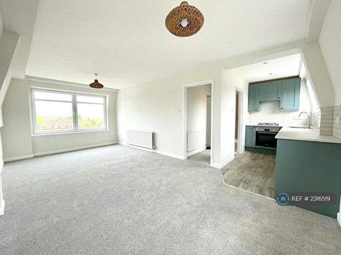 2 Bedroom Penthouse To Rent In Cannon House, Lymington, SO41