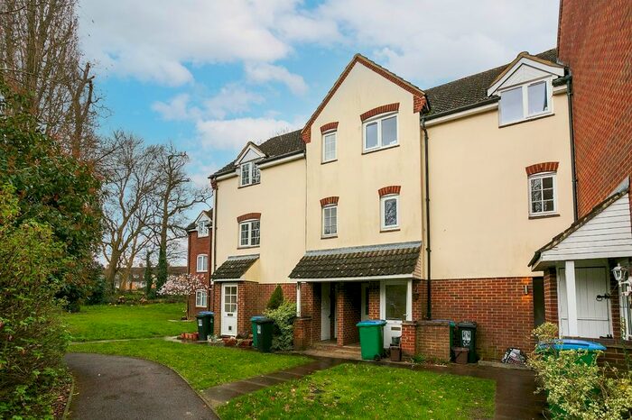 1 Bedroom Maisonette To Rent In Ravenscroft, Watford, Hertfordshire, WD25