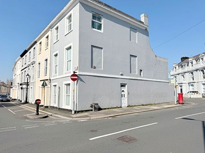 2 Bedroom Flat For Sale In Clifton Place, Plymouth, PL4