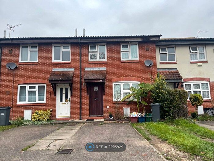 3 Bedroom Terraced House To Rent In Linslade Close, Hounslow, TW4