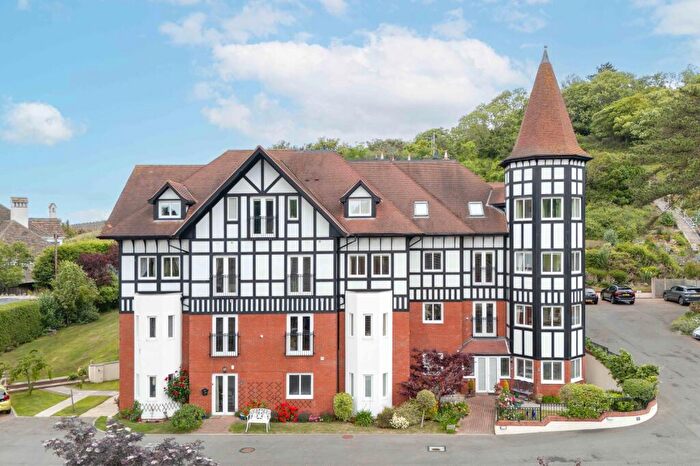 2 Bedroom Flat For Sale In Llandudno, LL30