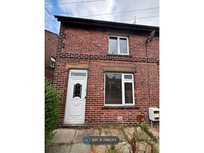 2 Bedroom Semi-Detached House To Rent In Car Bank St, Manchester, M46