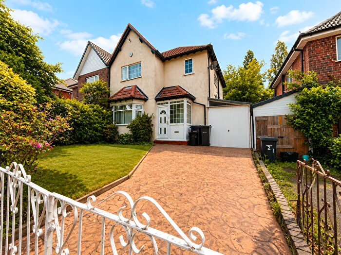 3 Bedroom Semi Detached House To Rent In Kingstanding Road, Birmingham, B44