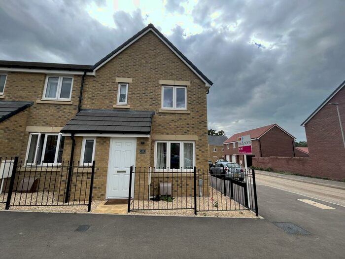 3 Bedroom House To Rent In Kingfisher Drive, Houndstone, Yeovil, BA22