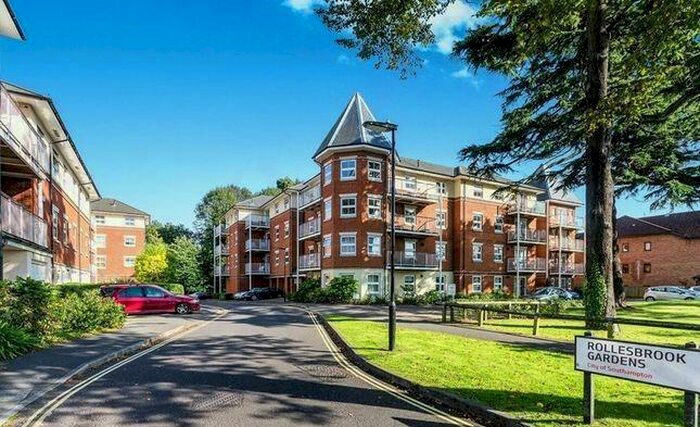 2 Bedroom Flat To Rent In Rollesbrook Gardens, SO15