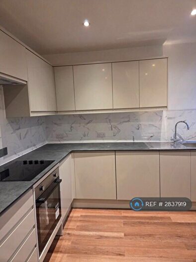 3 Bedroom Flat To Rent In Queensborough Court, London, N3