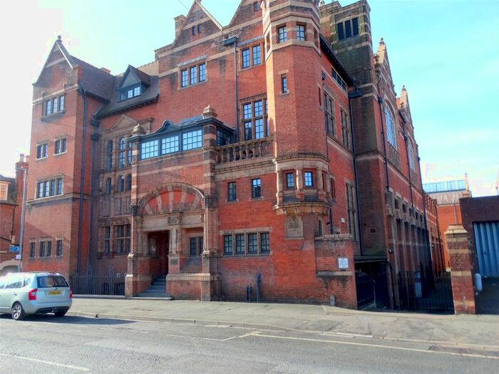 2 Bedroom Flat To Rent In Victoria Institute, Worcester, WR1