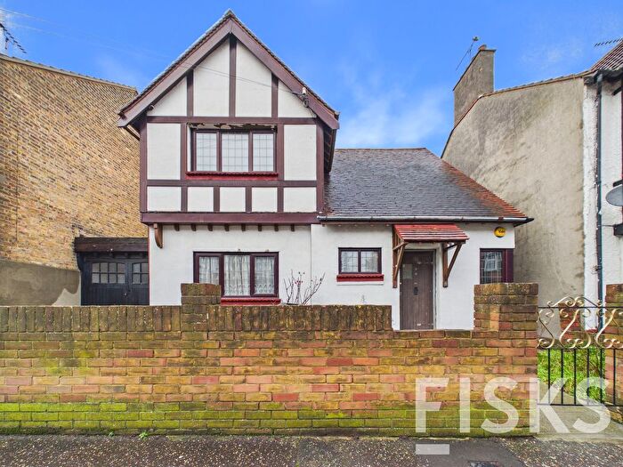 3 Bedroom Detached House For Sale In Electric Avenue, Westcliff-On-Sea, SS0