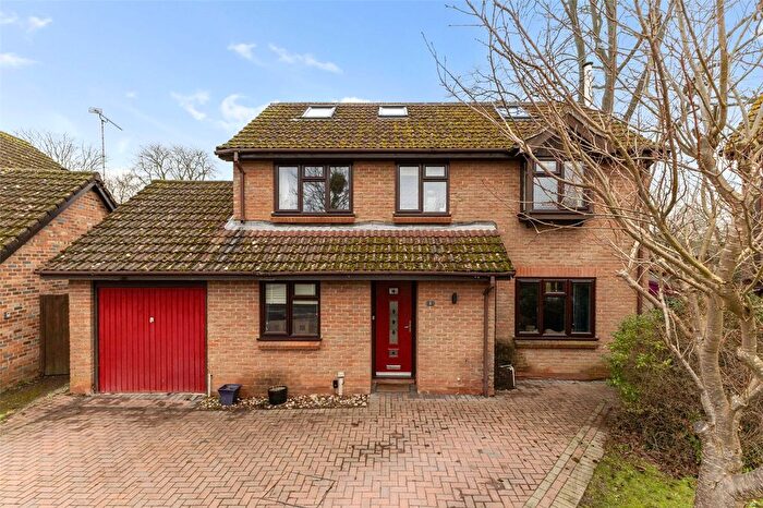 5 Bedroom Country House For Sale In Herridge Close, Bramley, RG26