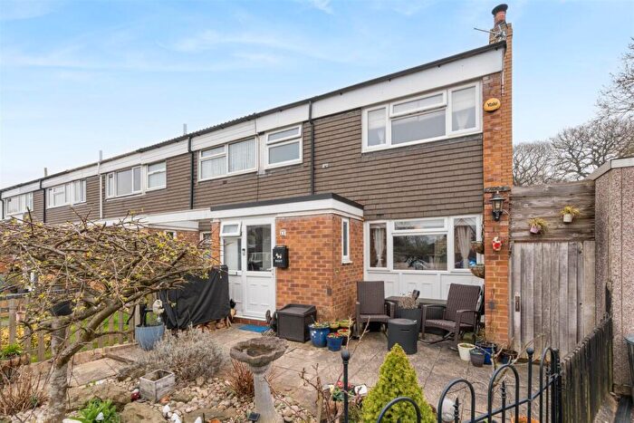 3 Bedroom End Of Terrace House For Sale In Wheeler Close, Chadwick End, Solihull, B93
