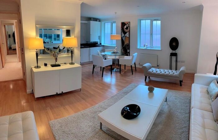 2 Bedroom Flat To Rent In Foxley Lane, Purley, CR8