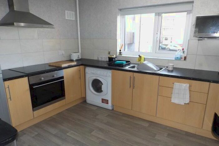 2 Bedroom Flat To Rent In Islington, Halesowen, B63