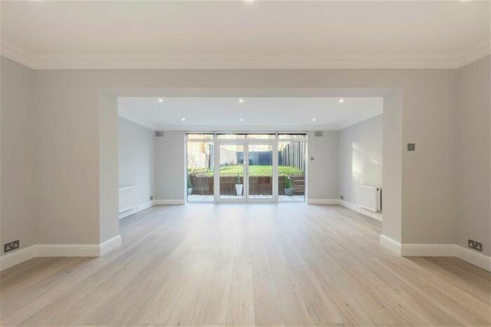 4 Bedroom Terraced House To Rent In Harley Road, Primrose Hill, NW3