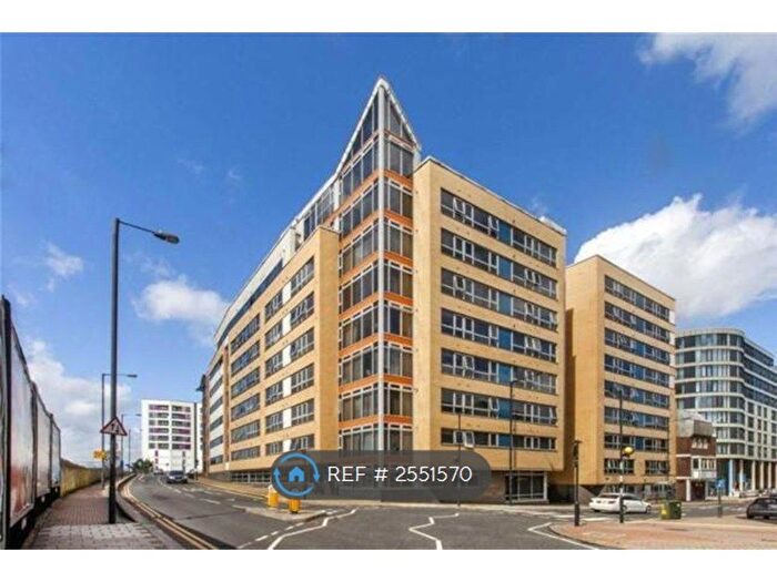 1 Bedroom Flat To Rent In Roxborough Heights, Harrow, HA1