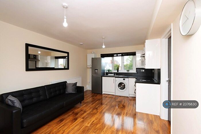 3 Bedroom Flat To Rent In Leigh Road, Birmingham, B8