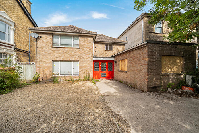 3 Bedroom Detached House For Sale In Bath Road, Old Town, Swindon, SN1