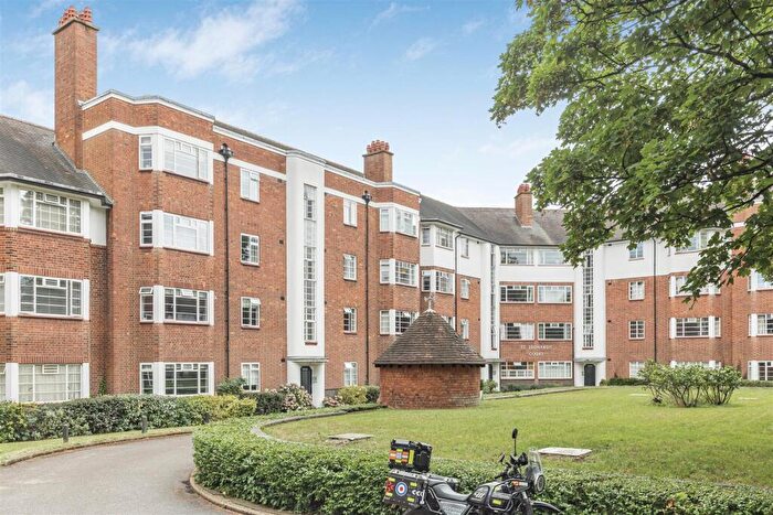 2 Bedroom Flat For Sale In St. Leonards Court, East Sheen, SW14
