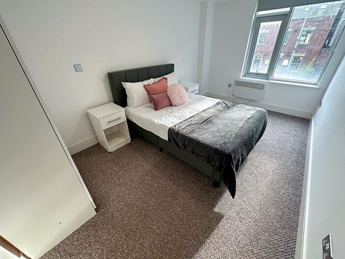 2 Bedroom Flat To Rent In Mount Pleasant, L3