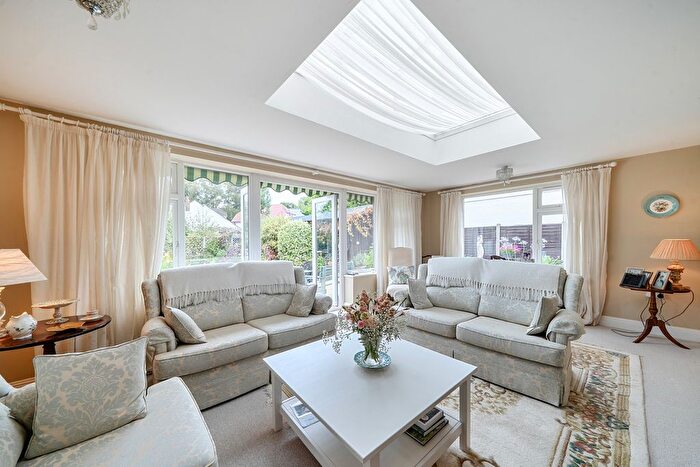4 Bedroom Detached House For Sale In Hayes Lane, Wimborne, BH21