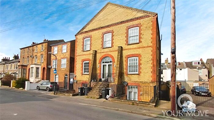 1 Bedroom Flat For Sale In Darnley Street, Gravesend, Kent, DA11