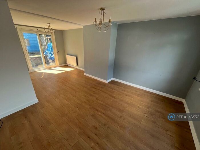 3 Bedroom Semi-Detached House To Rent In Balunie Drive, Dundee, DD4