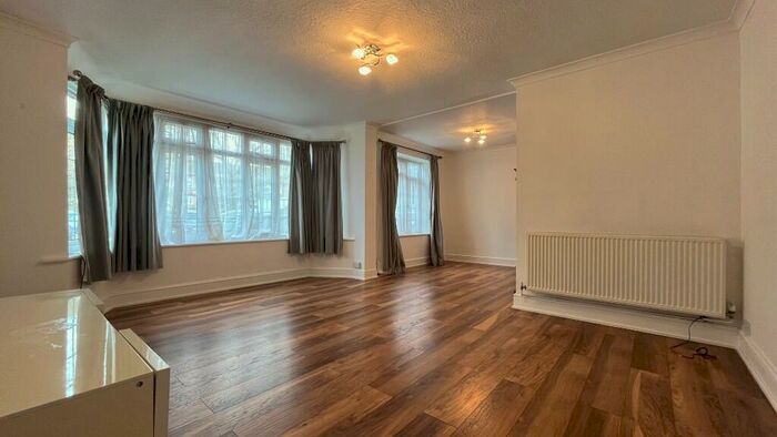 2 Bedroom Apartment To Rent In High Street, Sutton, Surrey, SM3