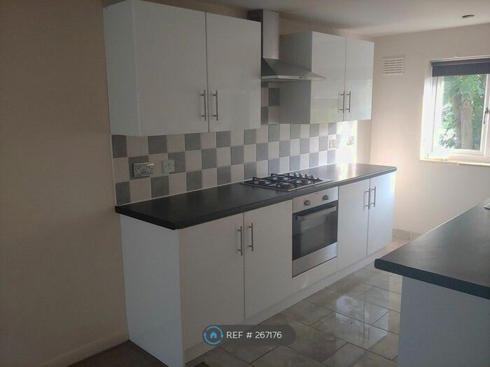 2 Bedroom Maisonette To Rent In Newton Close, Langley, SL3