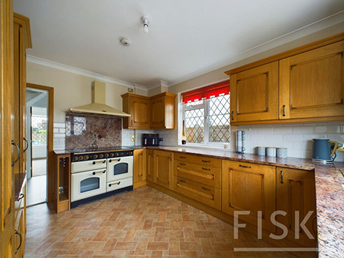 2 Bedroom Chalet For Sale In Kents Hill Road, Benfleet, SS7