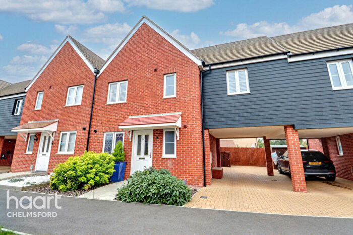 3 Bedroom Link Detached House For Sale In Foxglove Avenue, Chelmsford, CM1