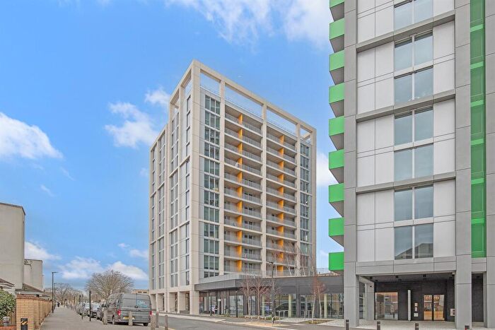 3 Bedroom Flat To Rent In Felixstowe Road, London, SE2