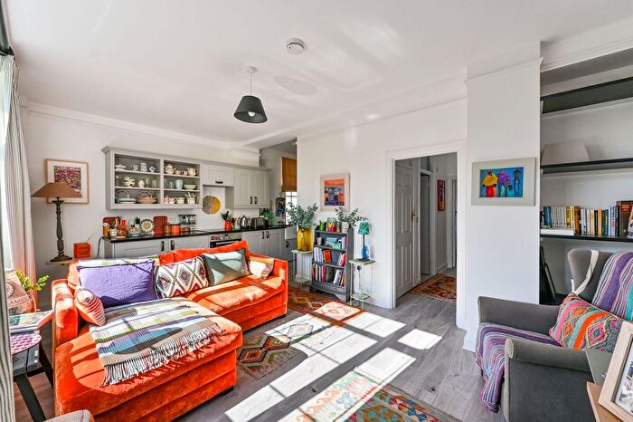 1 Bedroom Flat For Sale In Upper Woburn Place, Bloomsbury, London, WC1H