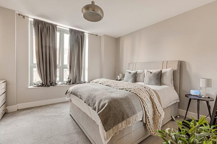 1 Bedroom Flat To Rent In Harrier House, Antoinette Close, KT1