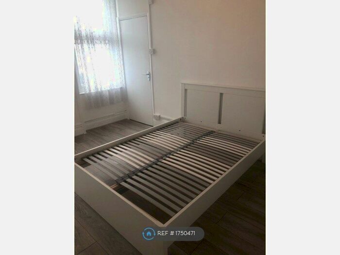 1 Bedroom Flat To Rent In Station Road, London, N3