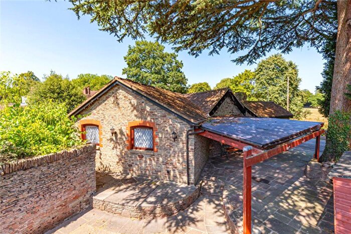 3 Bedroom Bungalow For Sale In Pearces Hill, Bristol, BS16