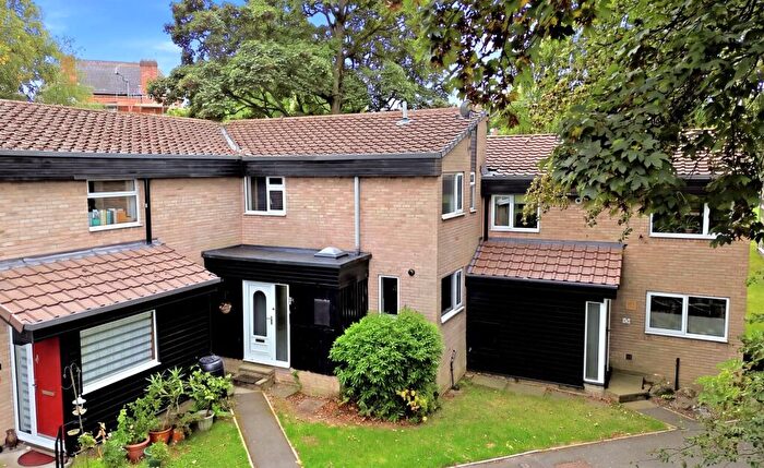 3 Bedroom Terraced House For Sale In West Hill Avenue, Leeds, LS7