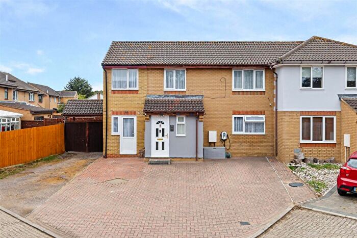 5 Bedroom Semi Detached House For Sale In Valens Close, Crownhill, Milton Keynes, MK8