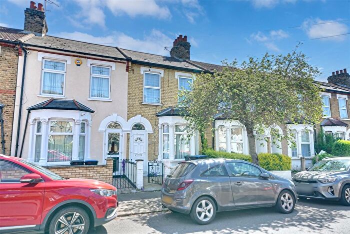 3 Bedroom Terraced House For Sale In Lopen Road, London, N18