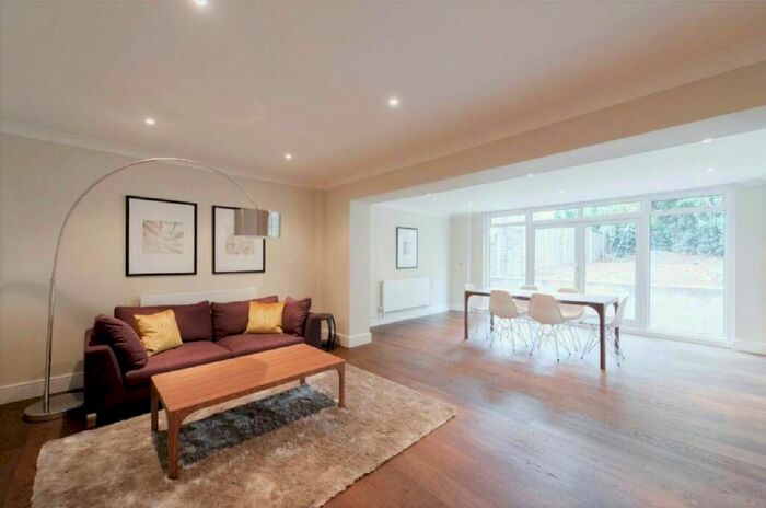 4 Bedroom Terraced House To Rent In Harley Road, Swiss Cottage, NW3
