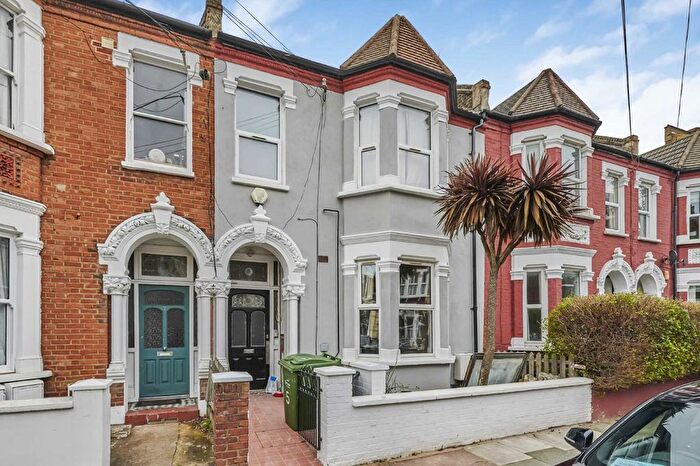 2 Bedroom Flat To Rent In Norfolk House Road, London, SW16