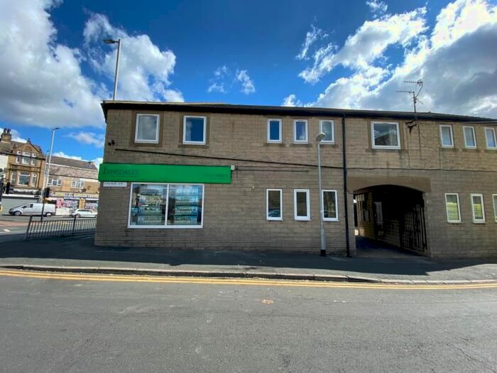 2 Bedroom Flat To Rent In Thornton Road, Bradford, West Yorkshire, BD8