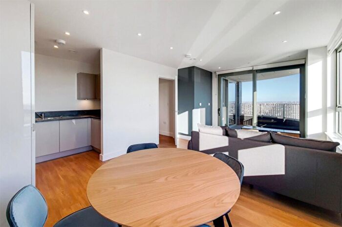 2 Bedroom Apartment To Rent In Green Street, London, NW10