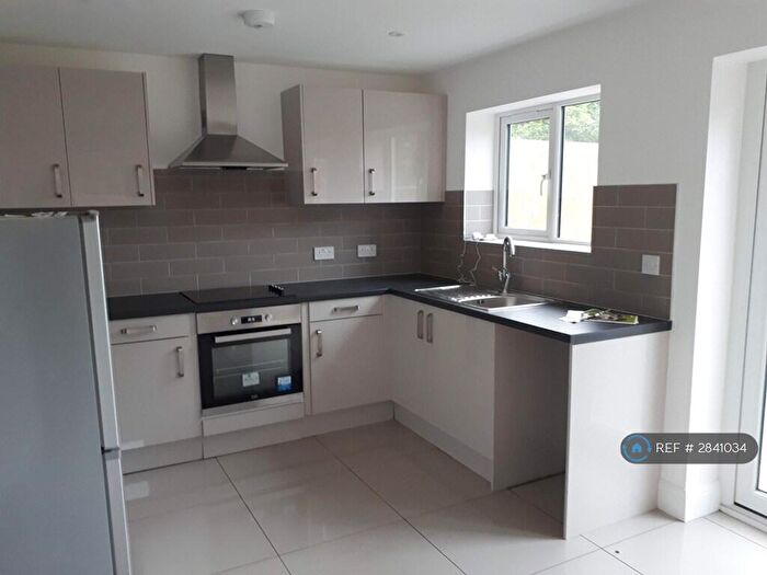 3 Bedroom End Of Terrace House To Rent In Salcot Crescent, Croydon, CR0