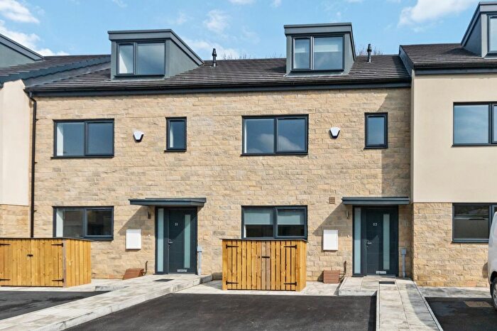 4 Bedroom Detached House To Rent In Park Meadow Lane, Leeds, West Yorkshire, LS12