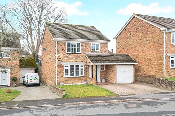 4 Bedroom Detached House For Sale In Lightwater, Surrey, GU18