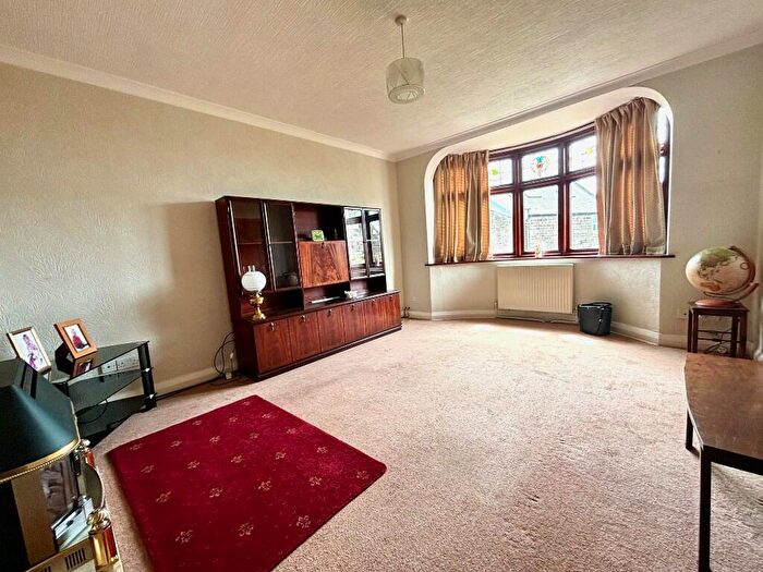 3 Bedroom Semi-Detached House For Sale In Yew Tree Hill, DE4