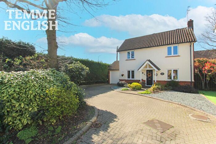 3 Bedroom Detached House For Sale In Carlyle Gardens, Wickford, SS12