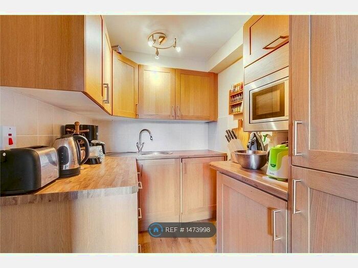 Studio To Rent In Spencer Mews, London, W6