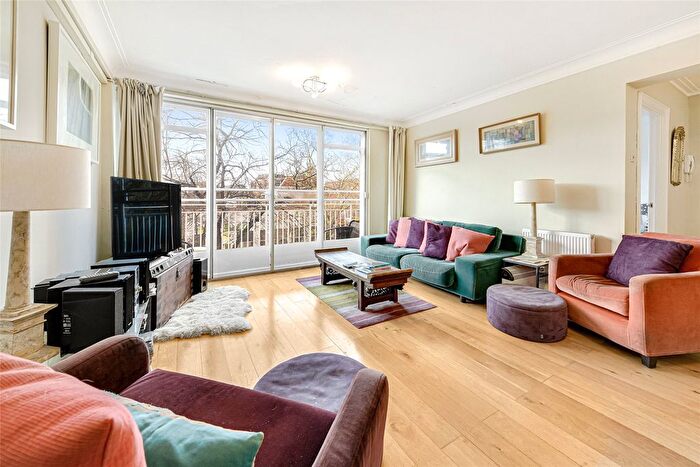 2 Bedroom Flat To Rent In Royal Avenue, Chelsea, London, SW3