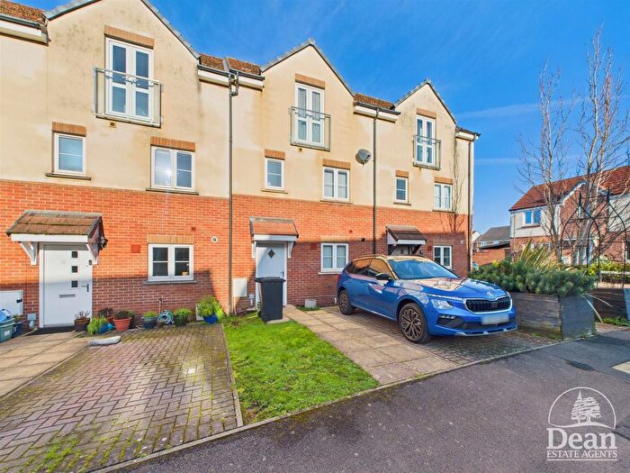 3 Bedroom Terraced House For Sale In Par Four Lane, Lydney, GL15