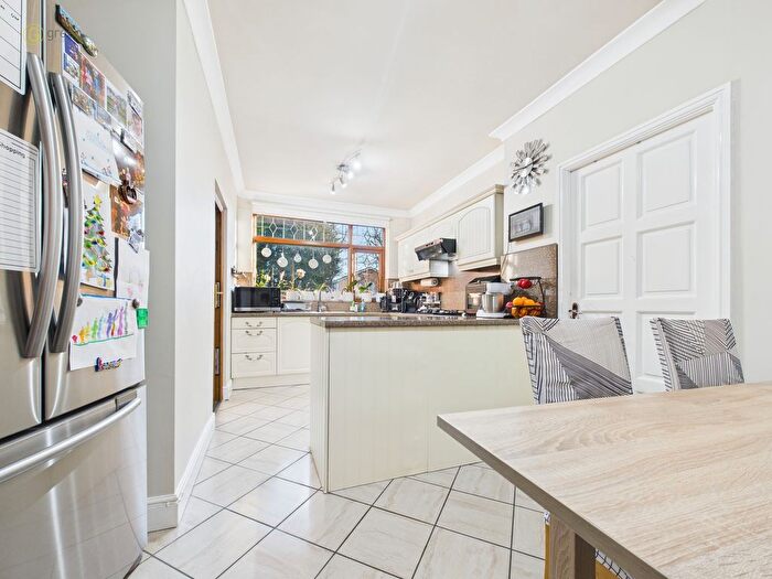 3 Bedroom Detached House For Sale In Tile Cross Road, Tile Cross, B33